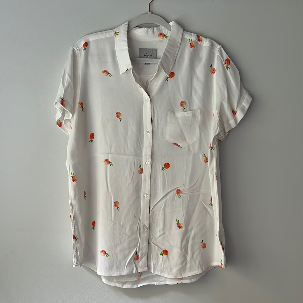 Short sleeve Rails shirt with a pattern of peaches